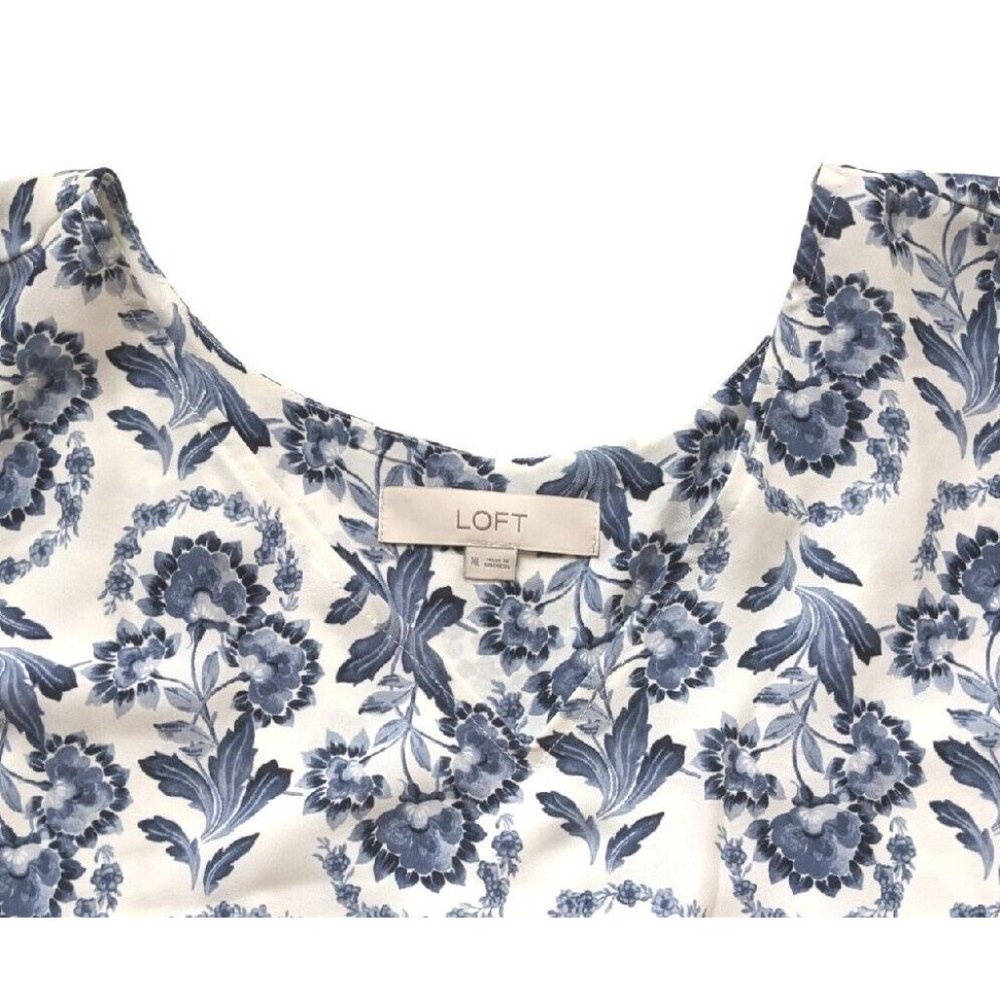 Ann Taylor LOFT Women's Top Size XL Blue and White Floral FLOWY Relaxed Fit b6 - Picture 7 of 11